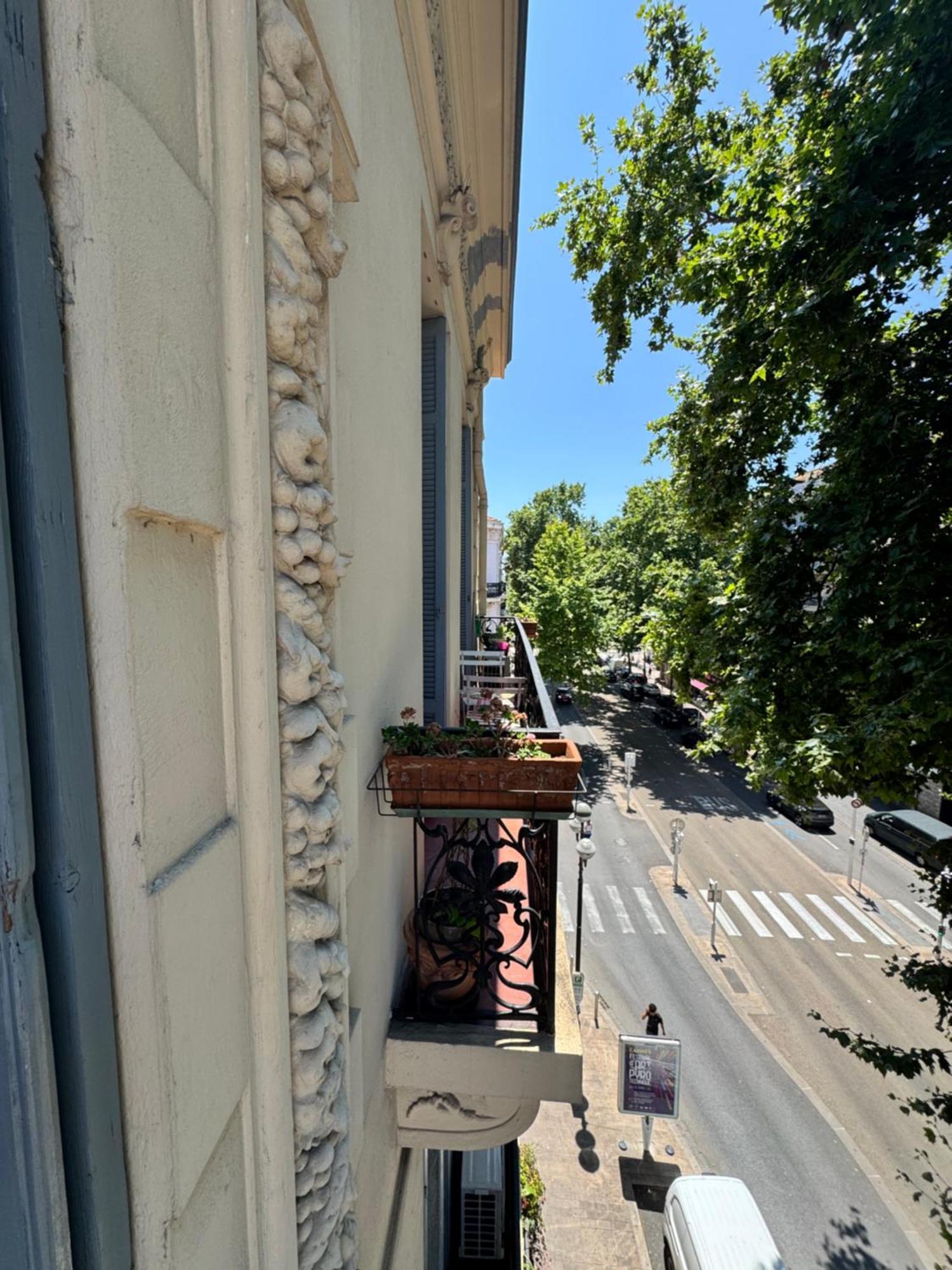 Bourgeois A 5 Min A Pied Du Centre Apartment
