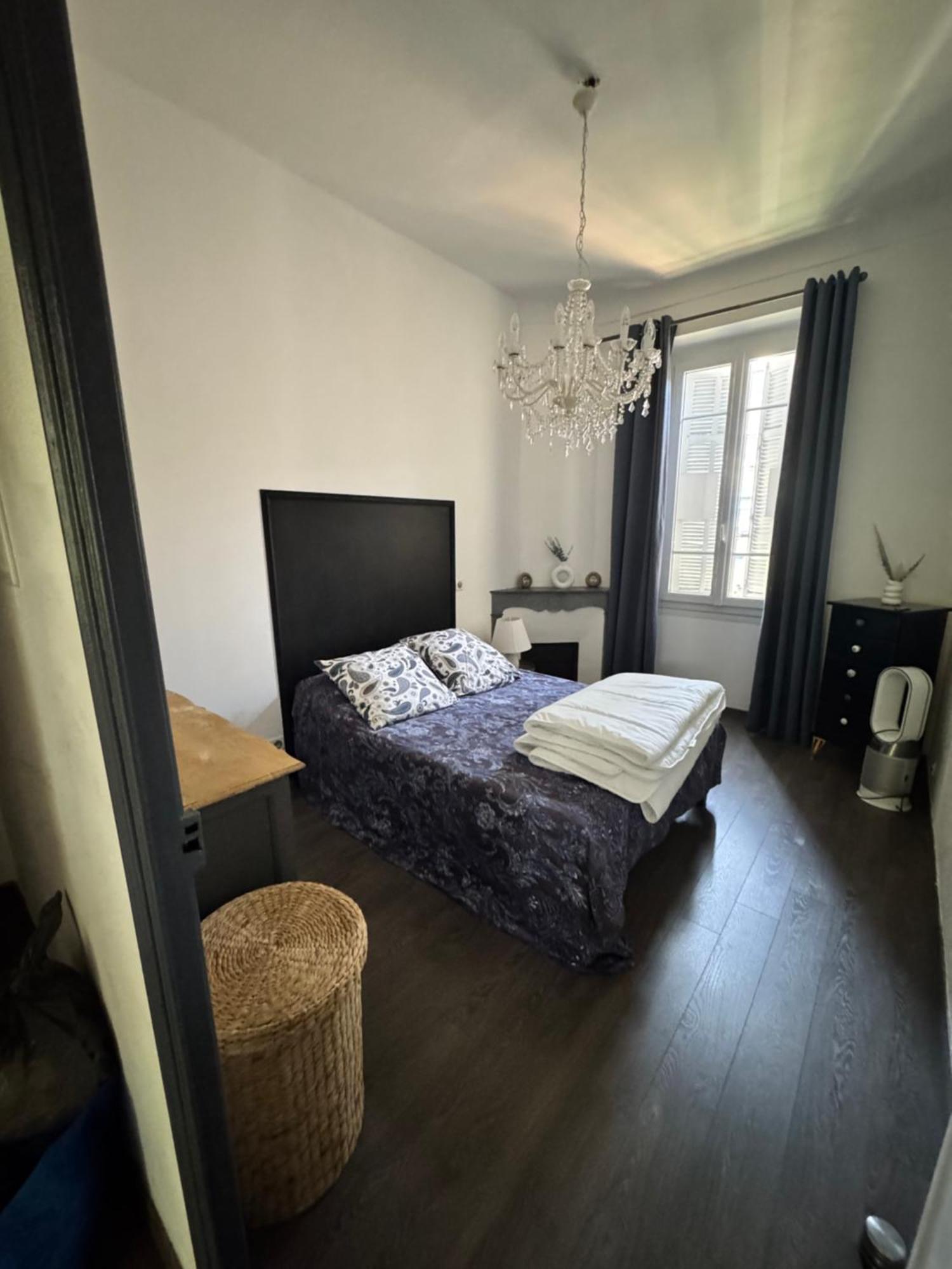 Bourgeois A 5 Min A Pied Du Centre Apartment *